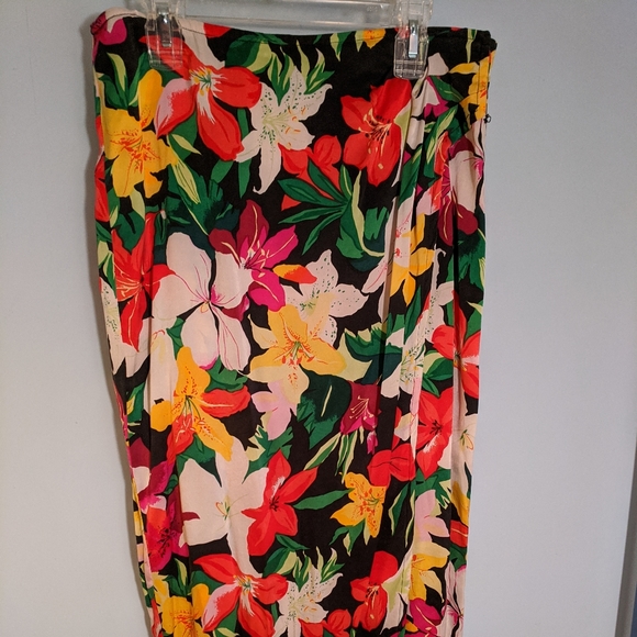Victoria's Secret Dresses & Skirts - Women's Victorias Secret floralsilksarong wraplong